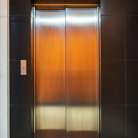 One Bedroom Cybernetyki Street 公寓